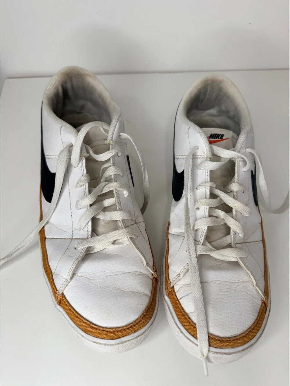 Nike Sweet Classic low top sneakers white size 12 or womens 13.5